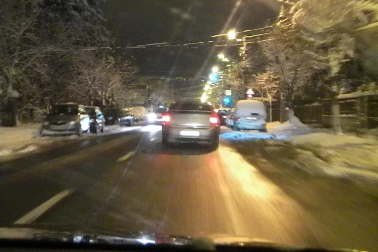 Turism electoral la Cluj-Napoca. Vezi cum sunt luați oamenii și duși cu mașina la vot - VIDEO  