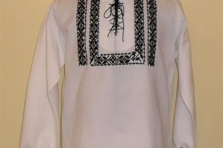 Costumele populare din Transilvania, croite la Cluj, se vând în străinătate cu peste 300 de euro