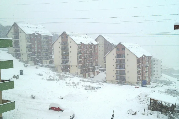 Clujenii de pe strada Edgar Quinet, o stradă privată, se plâng că nu s-a făcut deszăpezire - FOTO