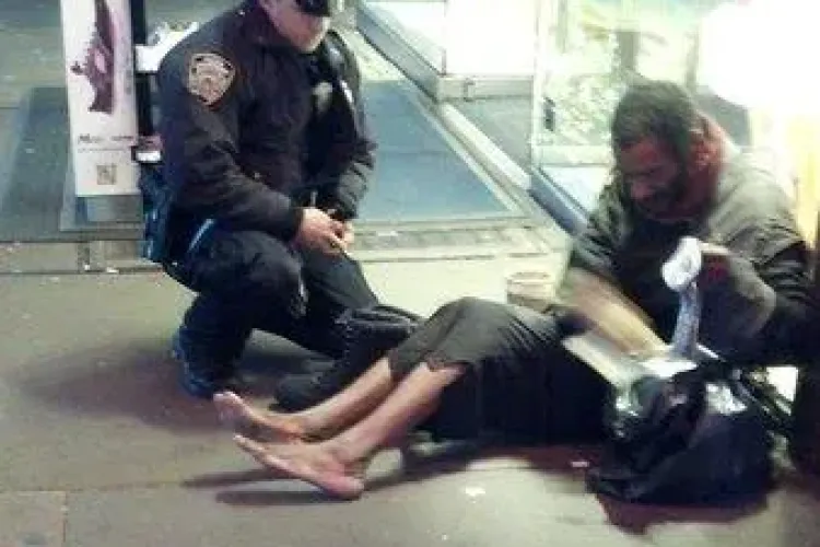 Gestul EMOȚIONANT al unui polițist face impresie pe Facebook - FOTO