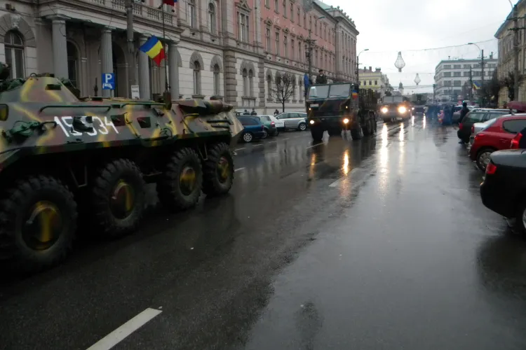 Parada Militară spectaculoasă de 1 Decembrie la Cluj. MIG -urile nu s-au văzut din cauza norilor - VIDEO și FOTO