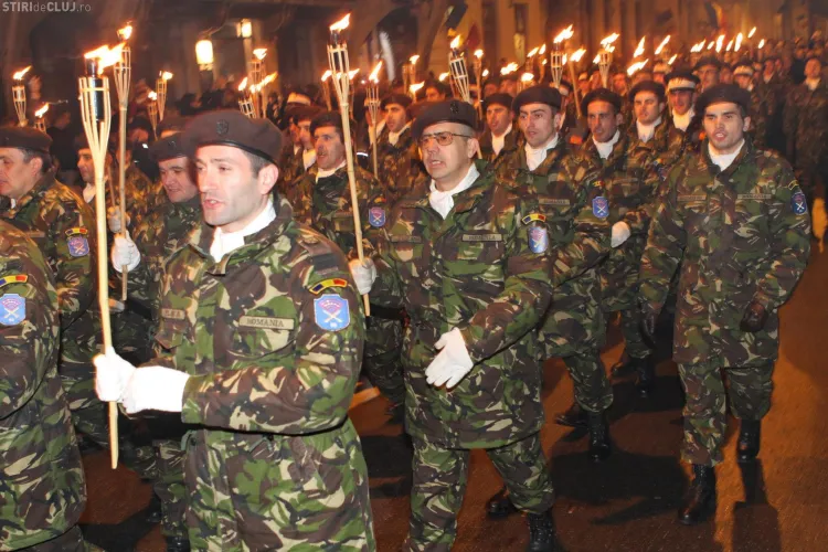 Retragere cu torțe la Cluj-Napoca, de Ziua Națională - FOTO
