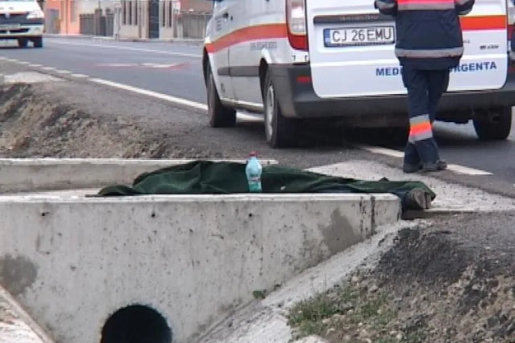 Accident mortal la Caseiu! Un bărbat care mergea după ajutoare a fost lovit de un camion - FOTO