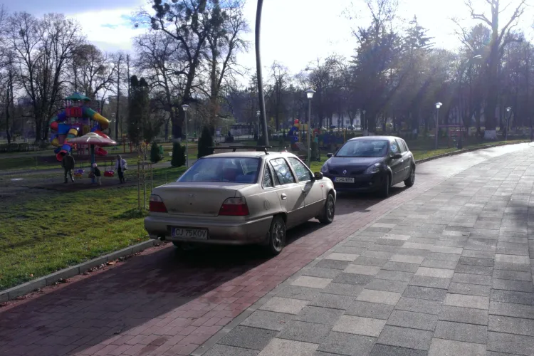 Pista de bicicliști din jurul stadionului Cluj Arena, parcare pentru șoferi - FOTO