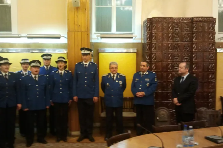 Emil Boc a fost colindat de corul Jandarmeriei Cluj - VIDEO