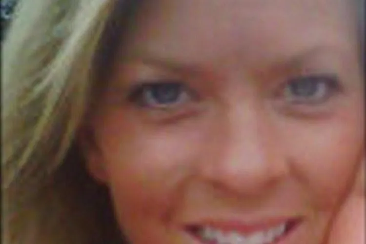 O asistentă medicală a fost concediată pentru că e prea sexy - FOTO 