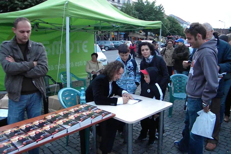 Bogdan Ota, românul de la ”Norvegienii au talent”, cântă în Piața Unirii la Târgul de Crăciun