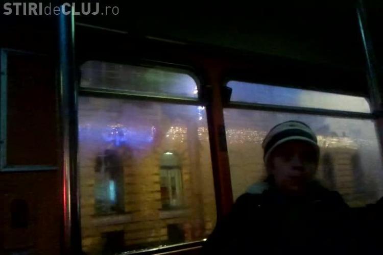 O altă față a Crăciunului! O clujeancă s-a îmbătat în ultimul hal și a vomat în autobuzul 32 - VIDEO