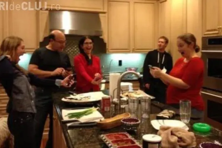 Familia lui Zuckerberg, ”trădată” chiar de Facebook. Ce fotografie au vrut să ascundă - FOTO