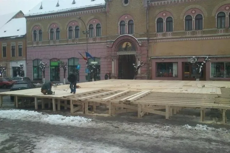 Patinoar inaugurat la Dej joi seara. Programul și cât costă accesul