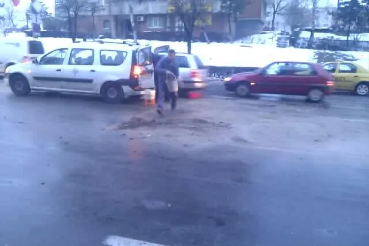 Calea Mănăștur, petecită de DOREL cu nisip și o lopată - VIDEO