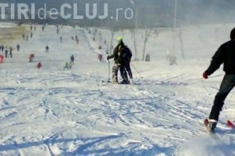 Copil accidentat la schi pe pârtia din Feleac de un "nebun" cu snowboard
