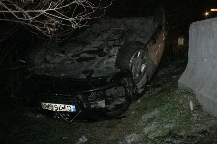 Accident la Cetan! Un șofer s-a răsturnat cu mașina pe malul Someș - VIDEO