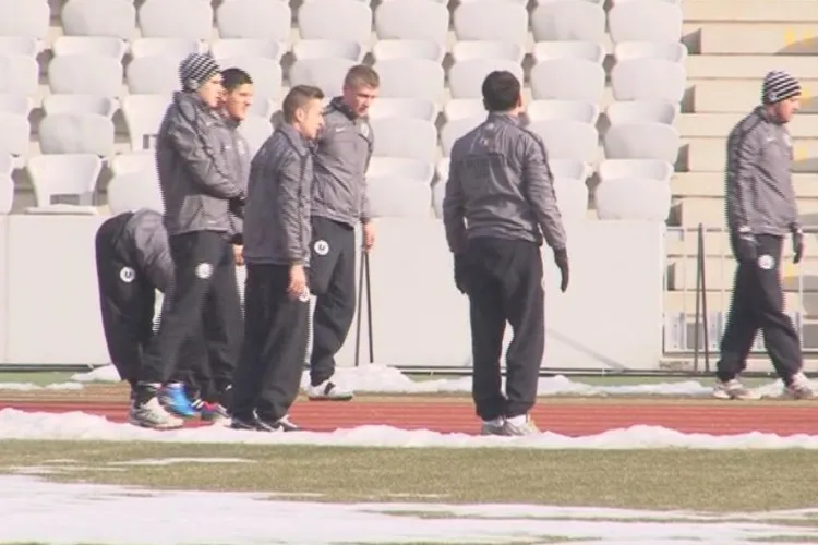 Lotul U Cluj s-a reunit, dar e CRIZĂ! În echipă sunt 5 juniori de 18 ani, iar cazările se fac la ”tabere școlare”