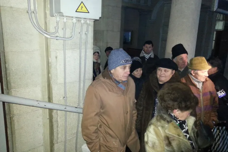 Coadă la plata impozitelor la Cluj. Unii s-au așezat la rând de la ora 4.00 - FOTO