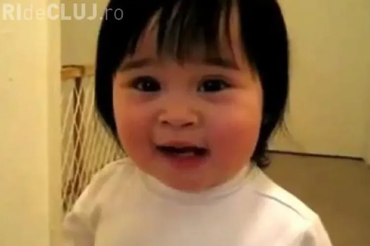 Cum se chinuie un copil să spună FROG. VEZI ce i-a ieșit - VIDEO