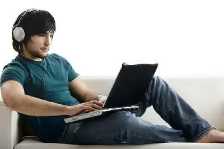 Trei motive pentru care ai putea renunţa în 2013 la reţelele de socializare