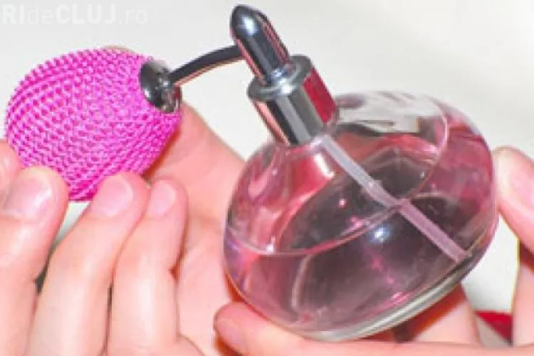 Parfumul pe care îl foloseşti poate avea efecte negative pentru sănătate