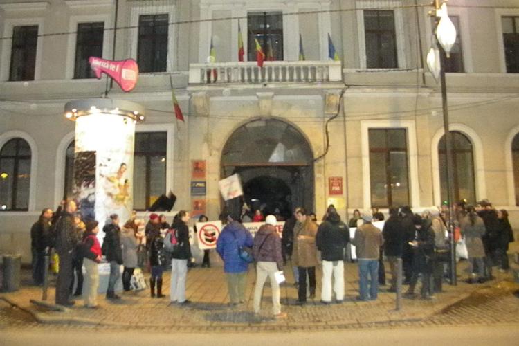 Protest la Cluj: ”Programul de guvernare a lui Ponta PUTE tare” - VIDEO și FOTO
