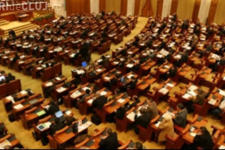 Deputaţii scot bani din buzunar după ce le-au fost impuse măsuri de austeritate