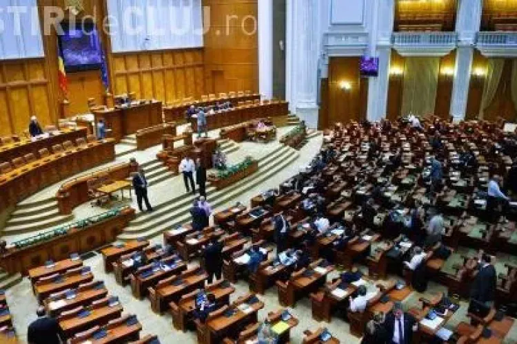 Parlamentarii riscă să rămână fără banii de salarii