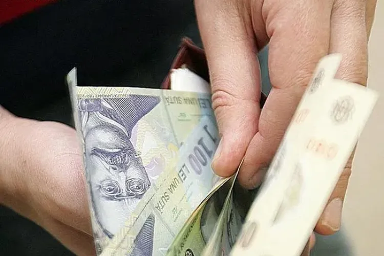 SCUMPIRI de Anul Nou. Vezi pe ce vei cheltui mai mulți bani în 2013