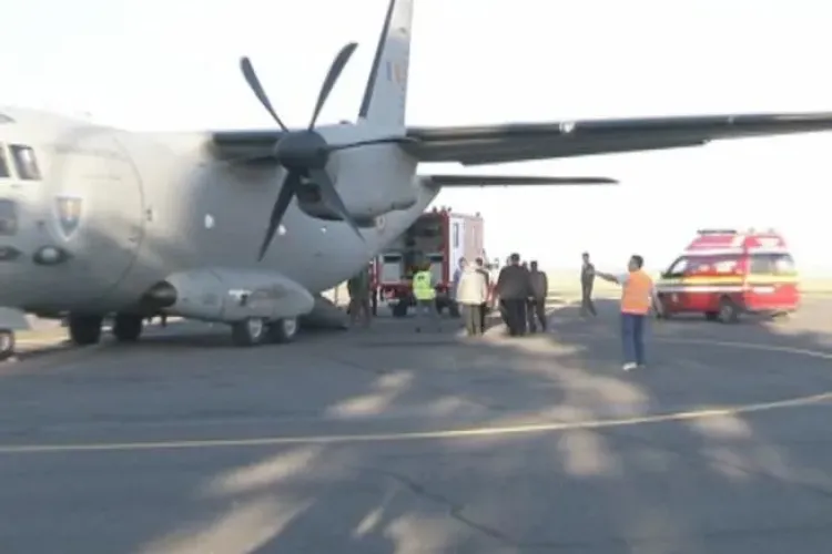 Tânăr cu arsuri grave, transportat de urgenţă la Bucureşti cu un avion militar - VIDEO