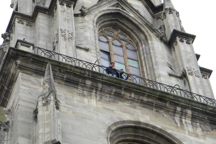 Un bărbat a furat instalația electrică de pe Coroana de Advent a Bisericii ”Sfântul Mihail”