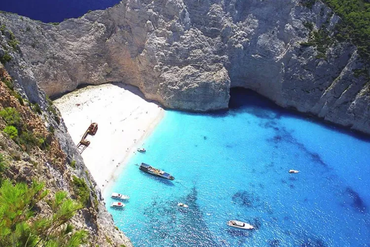 2.000 de locuri de muncă în hotelurile din Grecia şi Cipru. Se fac RECRUTĂRI și la Cluj. VEZI AICI condițiile