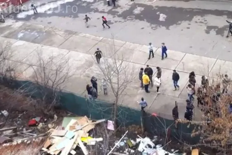 Muzică obscenă la Barițiu sau ÎNSCENARE? Conducerea școlii susține că studenții de la Politehnică au filmat