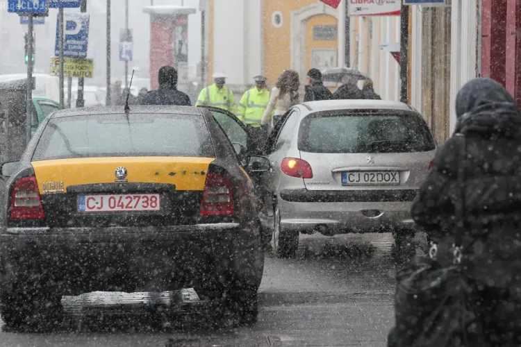 FOTO pe EROILOR! Pe trotuar e trafic ca pe stradă - Poliția locală PATRULEAZĂ