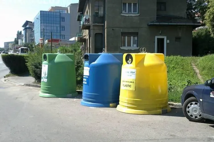 Rosal îi încurajează pe clujeni să colecteze selectiv deșeurile. Sunt distribuiți, gratuit, saci menajeri