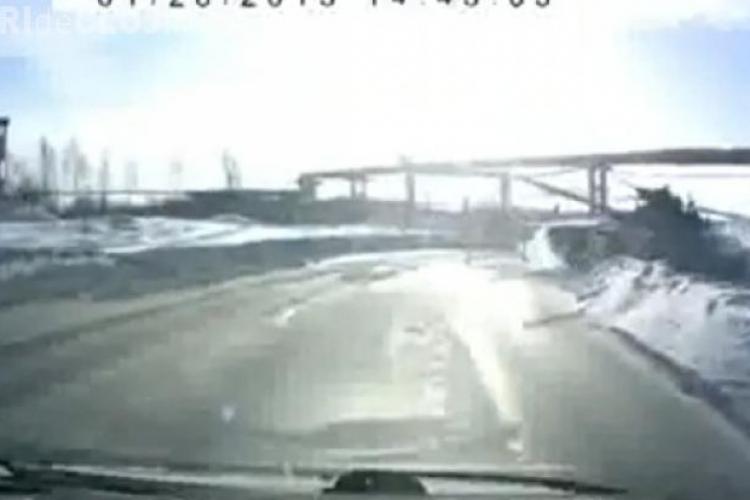 Un șofer a fost șocat de ce a văzut în TRAFIC. I-a apărut în față un TANC - VIDEO
