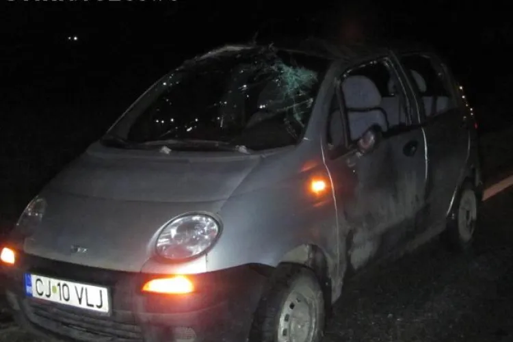 Accident la ieșire din Gherla. Un șofer s-a răsturnat, după ce a vrut să evite un câine - VIDEO