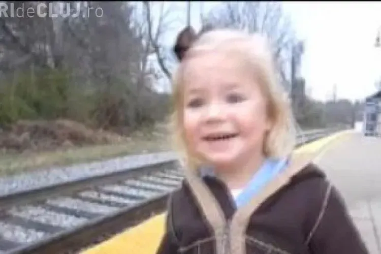 Cum a reacționat o fetiță ADORABILĂ când a văzut prima dată un tren - VIDEO