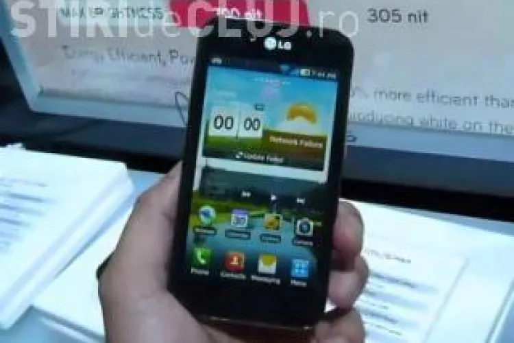 Orange i-a răspuns clujenului care susține și-a dus de patru ori telefonul în service și tot STRICAT este