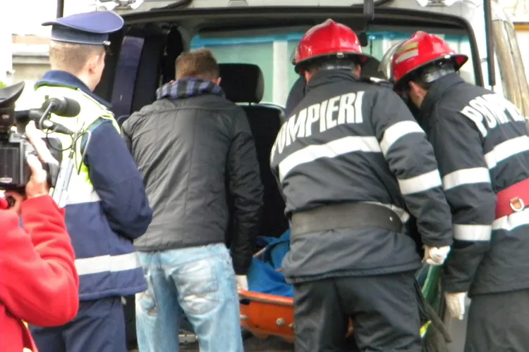 ELEV MORT LA LICEUL BATHORY. Directoarea: A căzut la pământ ca un LEMN