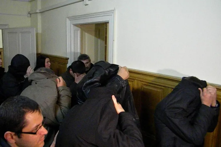 Opt polițiști din Cluj, cercetați pentru corupție în 2012. Șase dintre ei sunt de la Rutieră