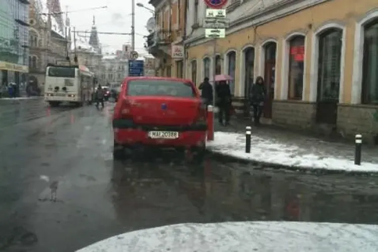 Un polițist și-a lăsat mașina ca ȘMECHERII pe Regele Ferdinand și a plecat