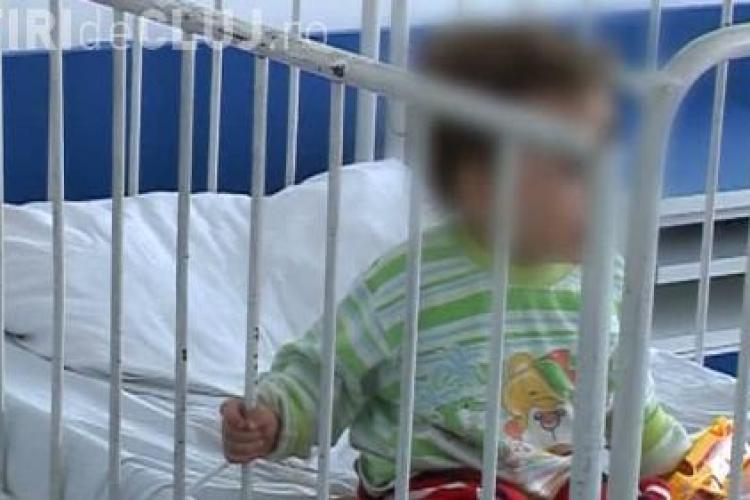 Copii legați de paturi, într-un spital din România - VIDEO