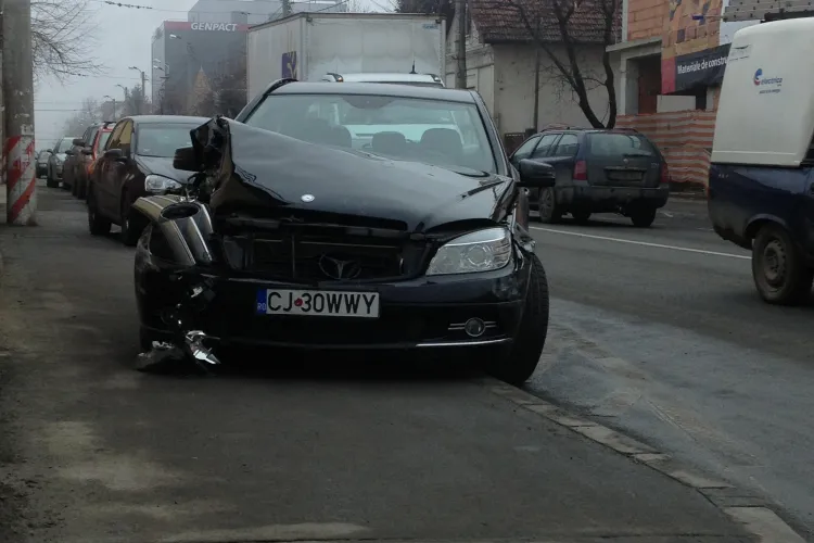 Mercedesul milionarului Liviu Ciupe, patronul Remat Zalău, implicat într-un accident în Cluj-Napoca, pe Brâncuși