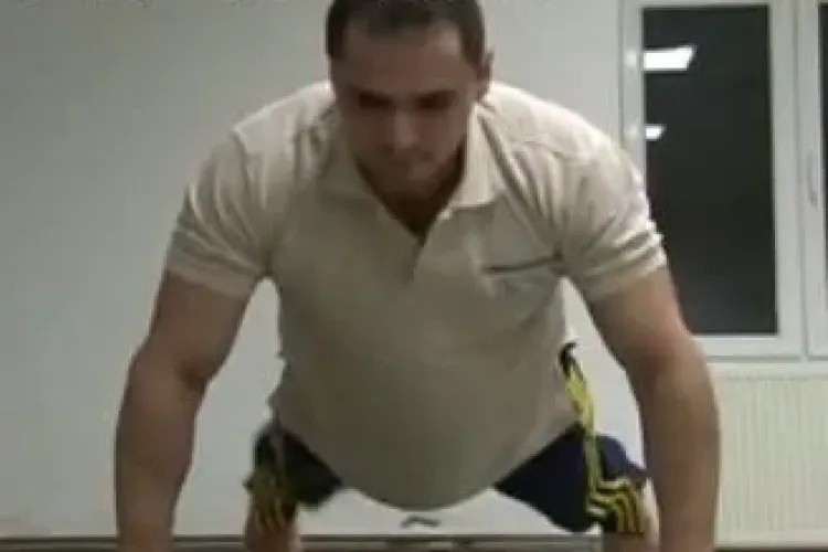 RECORD de FLOTĂRI la CLUJ! Jandarmul Adrian Petre a făcut 1.419 de execuţii în 49 de minute - VIDEO