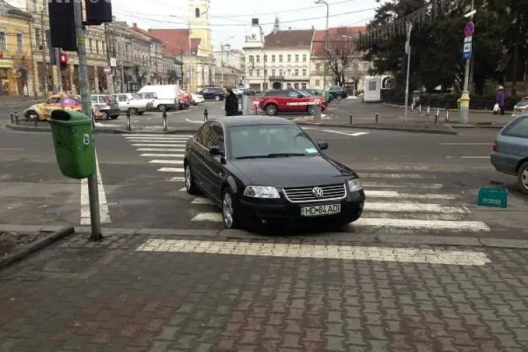 Un magistrat de la Judecătoria Cluj-Napoca, suspectat că ar fi parcat pe trecerea de pietoni la Diesel 