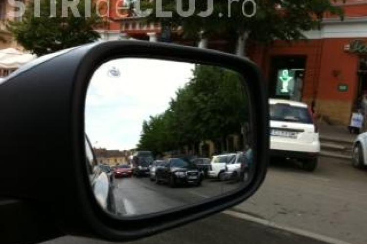 Trebuie să scadă amenzile la parcări în Cluj? Consilierii locali s-au luat la harță pe această temă