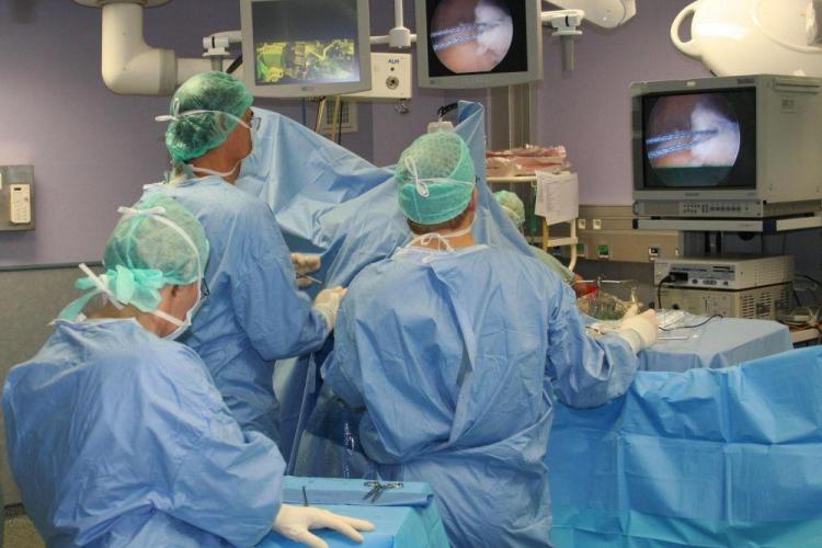 Tumoră gigant, extirpată la Instututul de Urologie din Cluj