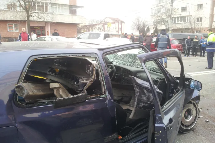 Accident pe strada București! 5 mașini sunt implicate - FOTO si VIDEO