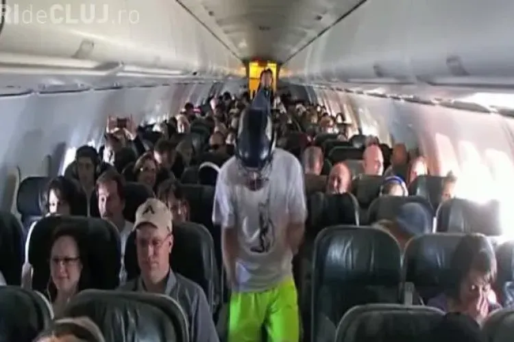 Harlem shake EXTREM. Vezi ce a făcut un grup de tineri în avion VIDEO
