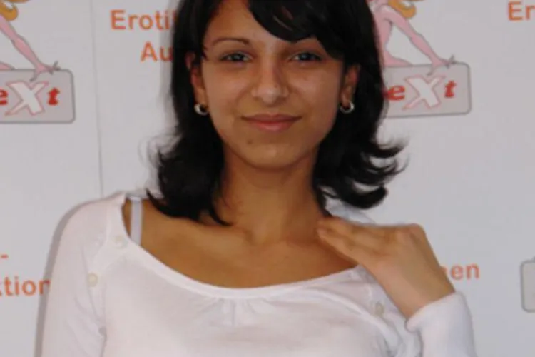 O româncă pe lista femeilor care și-au vândut VIRGINITATEA