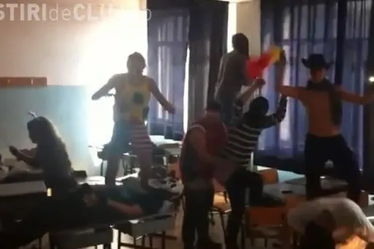 HARLEM SHAKE cu sex la un liceu. Elevii au mimat că fac sex pe băncile şcolii - VIDEO