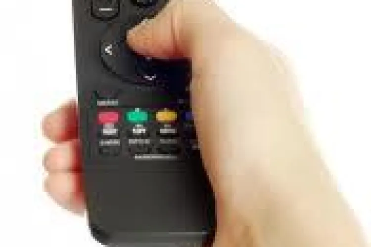 RCS&RDS şi UPC difuzează programe porno toată ziua. CNA le-a somat